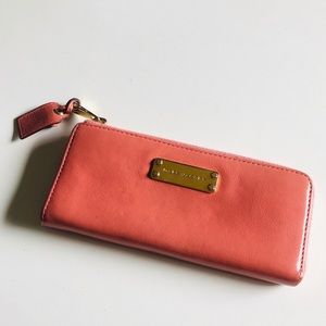 ⭐️Marc Jacobs⭐️Rose Pink Leather Zip Wallet
